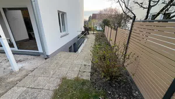 Gartengestaltung Vorher – Seitenansicht mit Sichtschutzzaun Region Bonn – Brüder Berisha